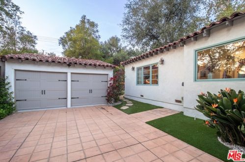 2621 Glenoaks Blvd, Glendale CA  91206-3108 exterior