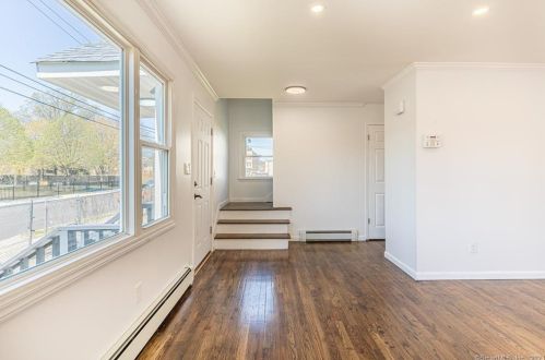 68 Hewitt St, Bridgeport, CT 06607-1917