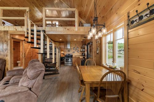 127 Bennett Hl Rd, Columbia NH  03576-3308 exterior