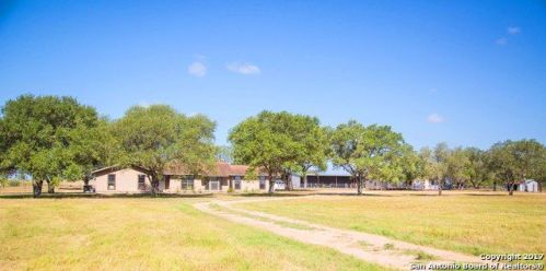 2636 Fm 478, Floresville, TX 78114-4046