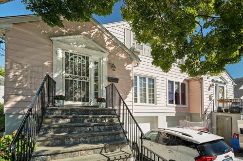 14 Ronalds Ave, New Rochelle, NY 10801-7525