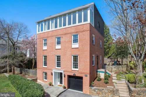 4823 V St, Washington, DC 20007-1510