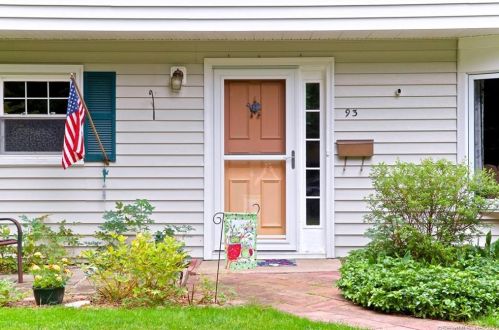 93 Harvest Hill Ln, Stamford, CT 06905-2816