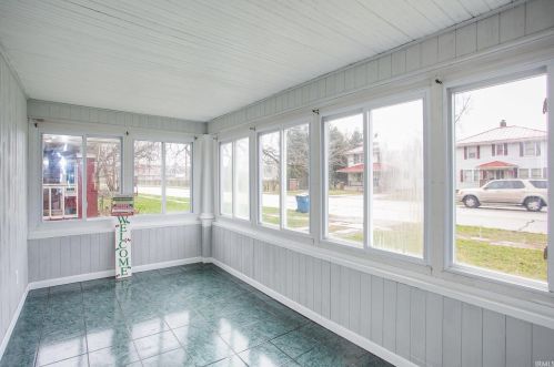 1538 Lincolnway, Mishawaka, IN 46544-2935