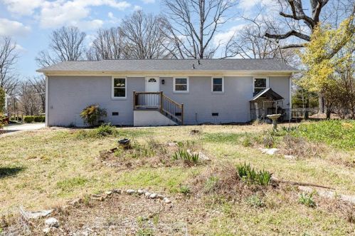 3508 Cloverdale Dr, Greensboro NC  27408-2904 exterior