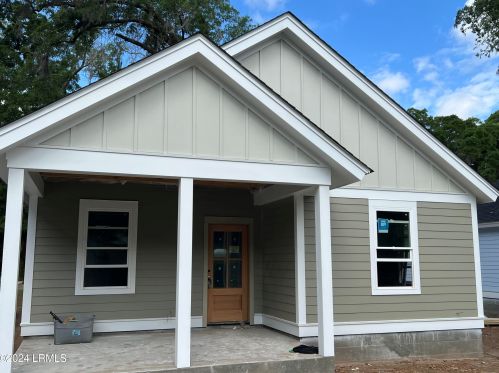 2017 Lafayette St, Beaufort, SC 29902-7042
