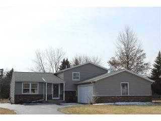 853 Village Pkwy, Waterville, OH 43566-1239