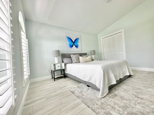 568 95th Ave, Naples FL  34108-2453 exterior