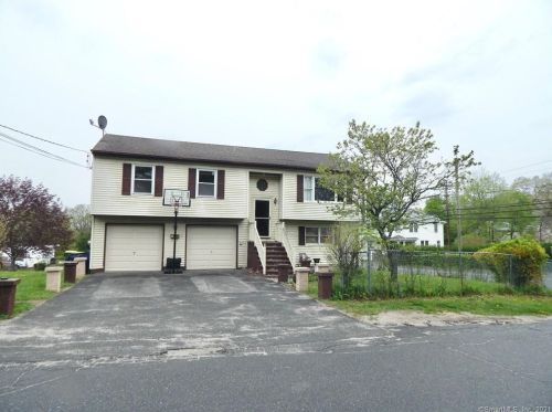 8 Sumac St, Waterbury, CT 06704-3828