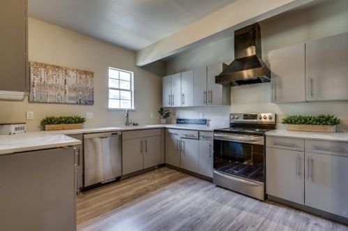 702 Edgefield Ave, Dallas TX  75208-3615 exterior