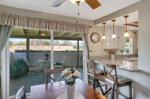 20046 Avenue Of The Oaks, Santa Clarita CA  91321-1361 exterior