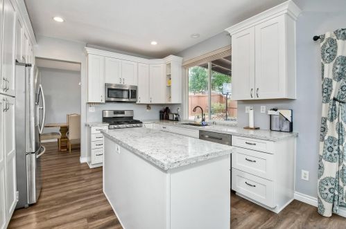 33551 Maplewood Ct, Temecula CA  92592-1832 exterior