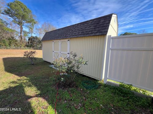 30 Burlington Cir, Beaufort SC  29906-8538 exterior