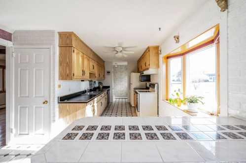 228 Grn Mnr Ter, Windsor Locks CT 06096-2737 exterior