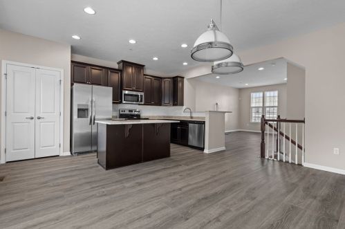 1948 Georgetown Dr, Sewickley PA  15143-1566 exterior