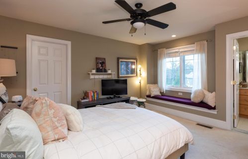 466 Black Swan Ln, Berwyn PA  19312-1908 exterior