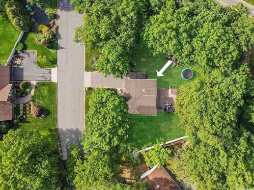 2 Autumn Dr, Mount Sinai NY  11766-2300 exterior