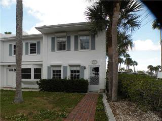 2583 Gary Cir, Dunedin, FL 34698-1708