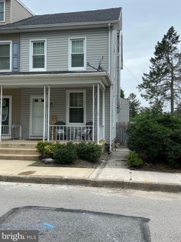 106 2nd St, Mount Wolf, PA 17347-6713