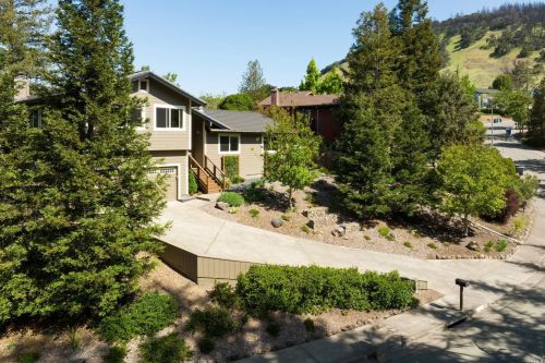 5223 Beaumont Way, Santa Rosa, CA 95409-2811