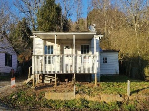 130 Nola St, Crummies, KY 40815-5252