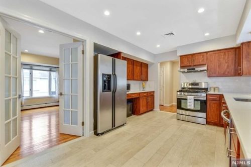 28 Iris Cir, Ridgewood NJ  07452-3428 exterior