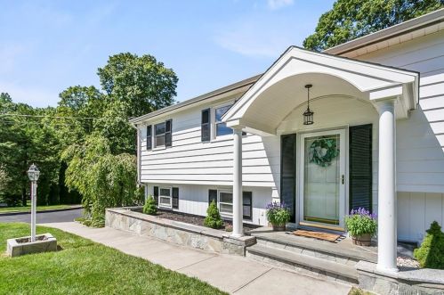 11 Maler Ave, Huntington, CT 06484-5924