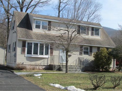 36 Payson Rd, Cornwall Hud, NY 12520-1603