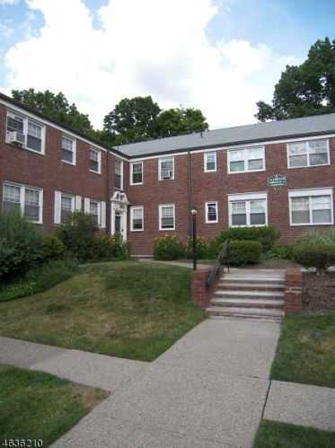 6 Green Acres Dr, Verona NJ  07044-2412 exterior