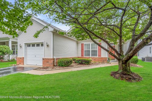 12 Goldenedge Way, Lakewood, NJ 08701-7536