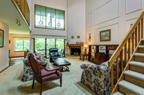 27 Hearthstone Dr, Brookfield Center, CT 06804-3006