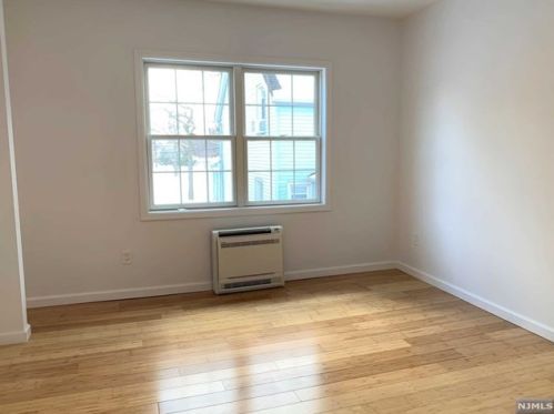 28 Park Ave, Dumont NJ  07628-3035 exterior