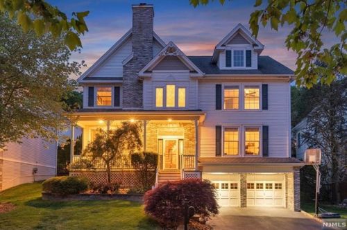 47 Hunters Run, Oakland, NJ 07436-2346