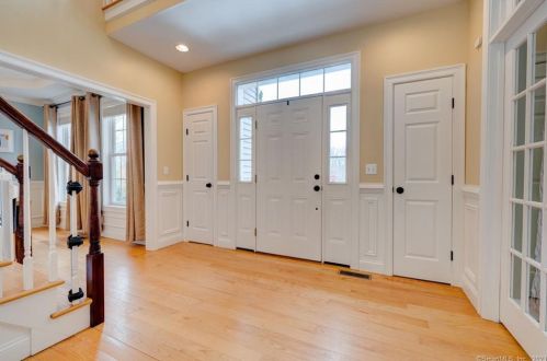 14 Farm Ridge Rd, Unionville CT  06013-2018 exterior