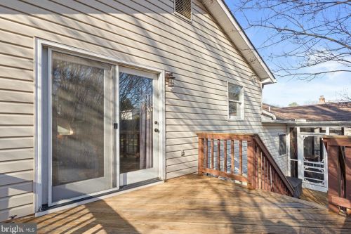 300 E St, Purcellville VA  20132-3317 exterior