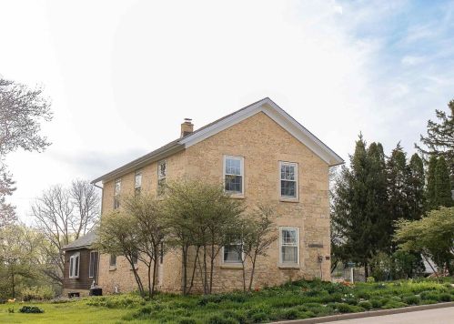 914 Bequette St, Dodgeville WI  53533-1112 exterior