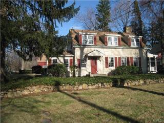240 Noroton Ave, Tokeneke CT  06820-4221 exterior