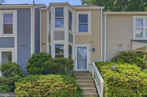 11255 Silentwood Ln, Herndon, VA 20191-4136