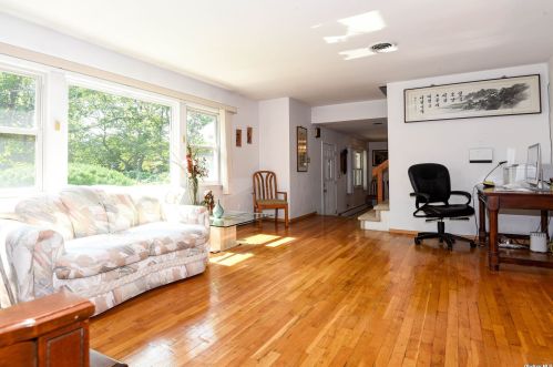 55 Greenvale Dr, Elwood NY  11731-4117 exterior