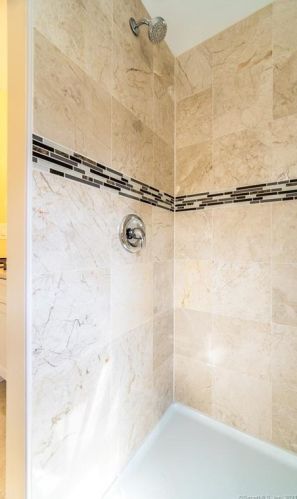 27 Garrigus Ct, Waterbury CT  06716-3103 exterior