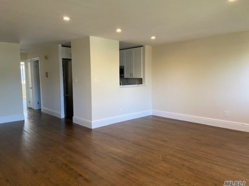 753 Chestnut St, Cedarhurst, NY 11516-2318