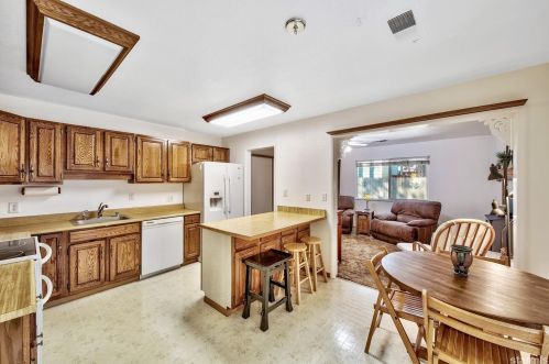 2695 Genoa Ave, South Lake Tahoe, CA 96150-7425