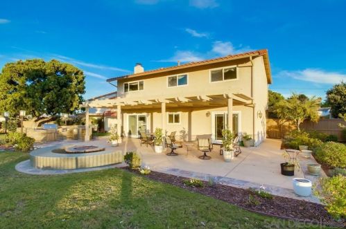 7060 Dennison St, San Diego CA 92122-2431 exterior