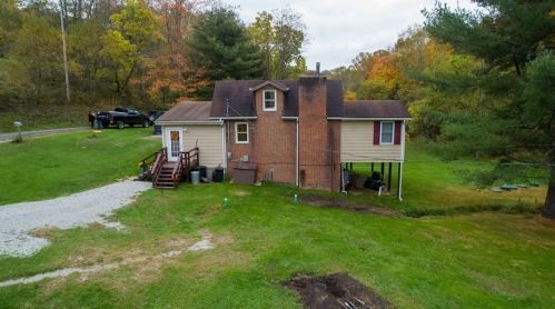 77 Hickory Rd, Claysville, PA 15323-1162
