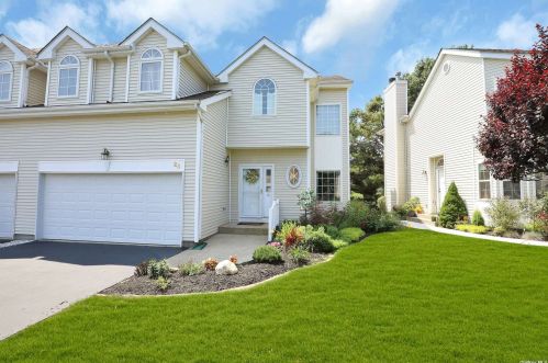 25 Sunflower Ridge Rd, South Setauket, NY 11720-3702