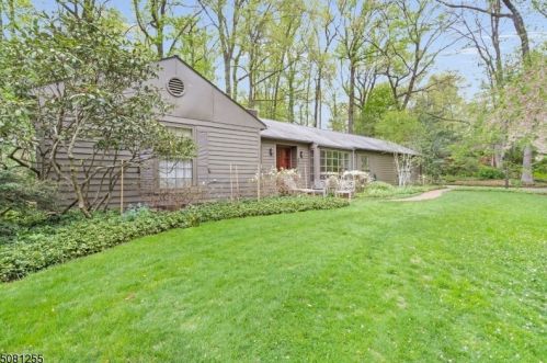 102 Old Army Rd, Bernardsville, NJ 07924-1845