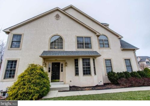 36 Brownstone Dr, Norristown, PA 19401-2043