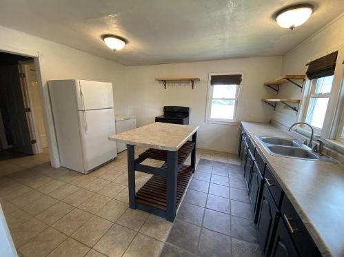 509 Grayside Ave, Mauston, WI 53948-1922