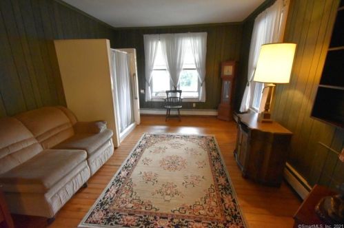 28 Summit St, Bristol, CT 06010-4953