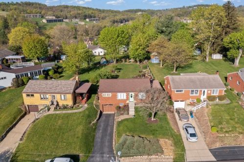 6345 Crestview Dr, Library, PA 15129-9682